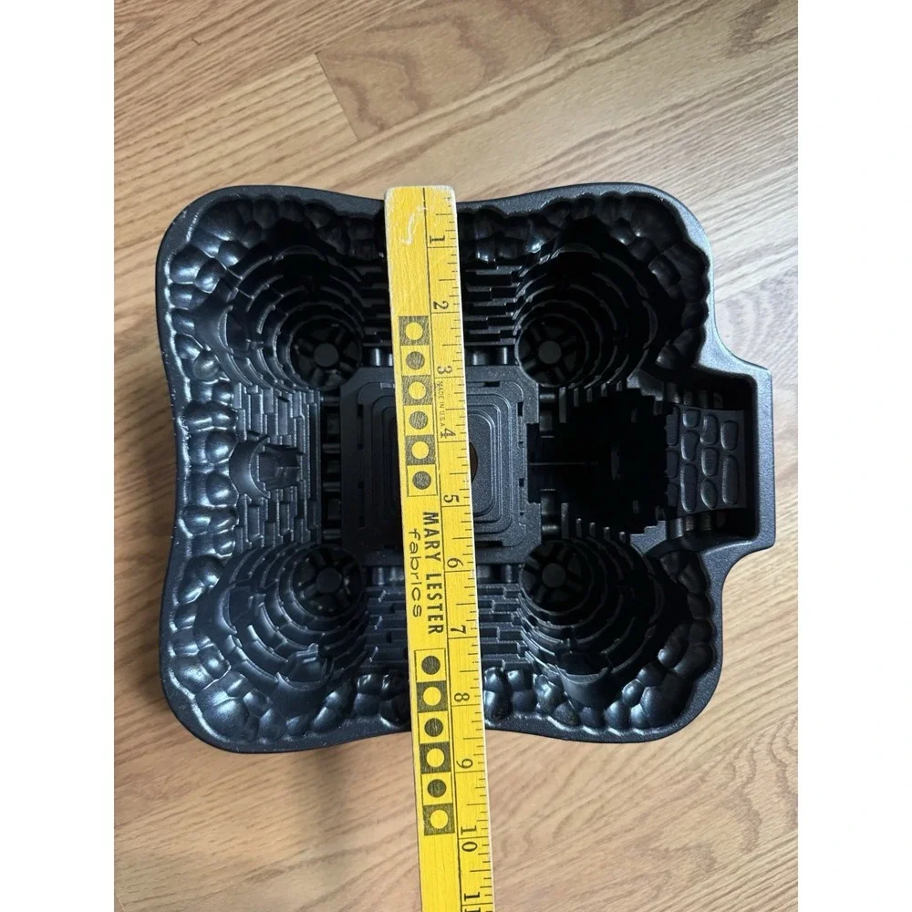 Nordic Ware Castle Bundt Cake Pan bakeware nonstick 10 cup Cast Aluminum USA